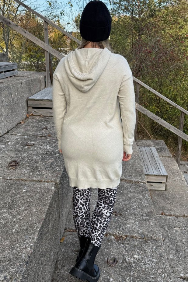 jenniebeige3.jpg