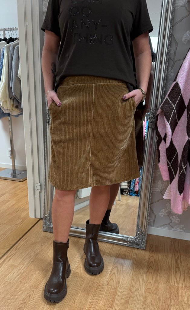 June - Manchesterkjol - Camel - Nyhet