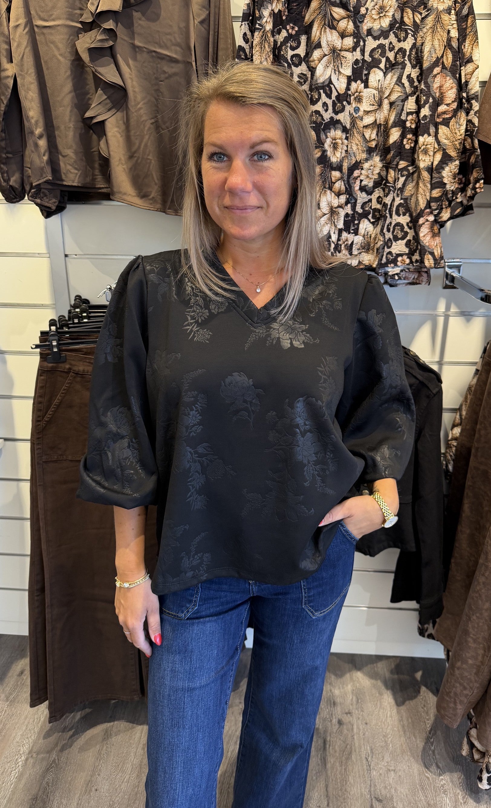 Juni sweatshirt svart