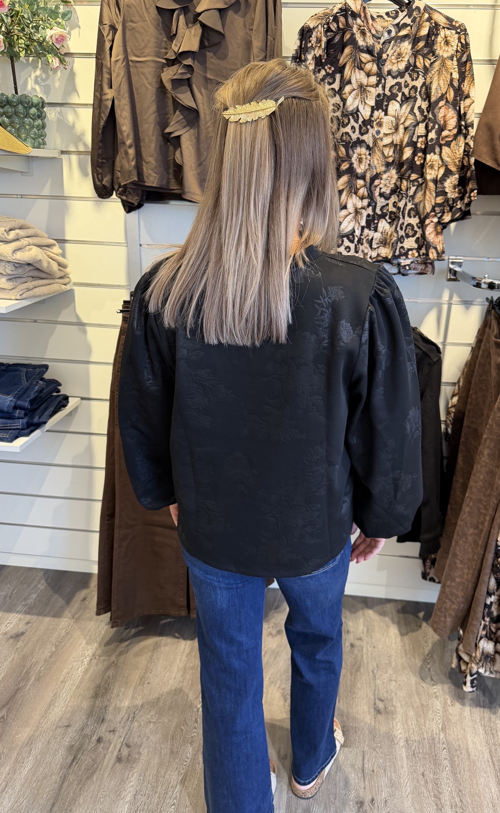Juni sweatshirt svart