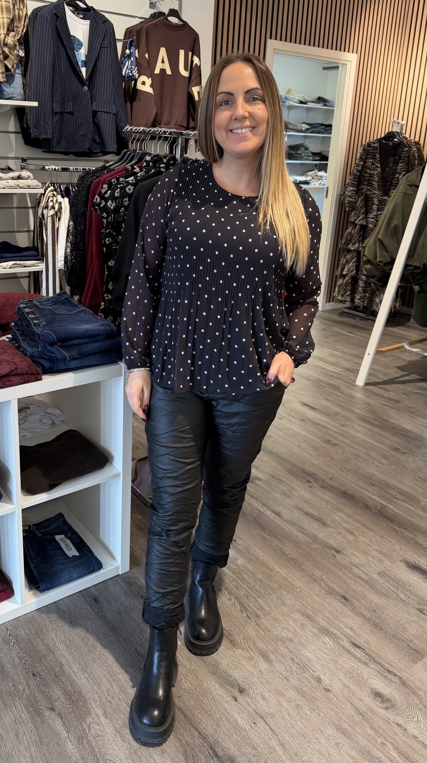 Kana blus prickig Svart