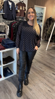 Kana blus prickig Svart