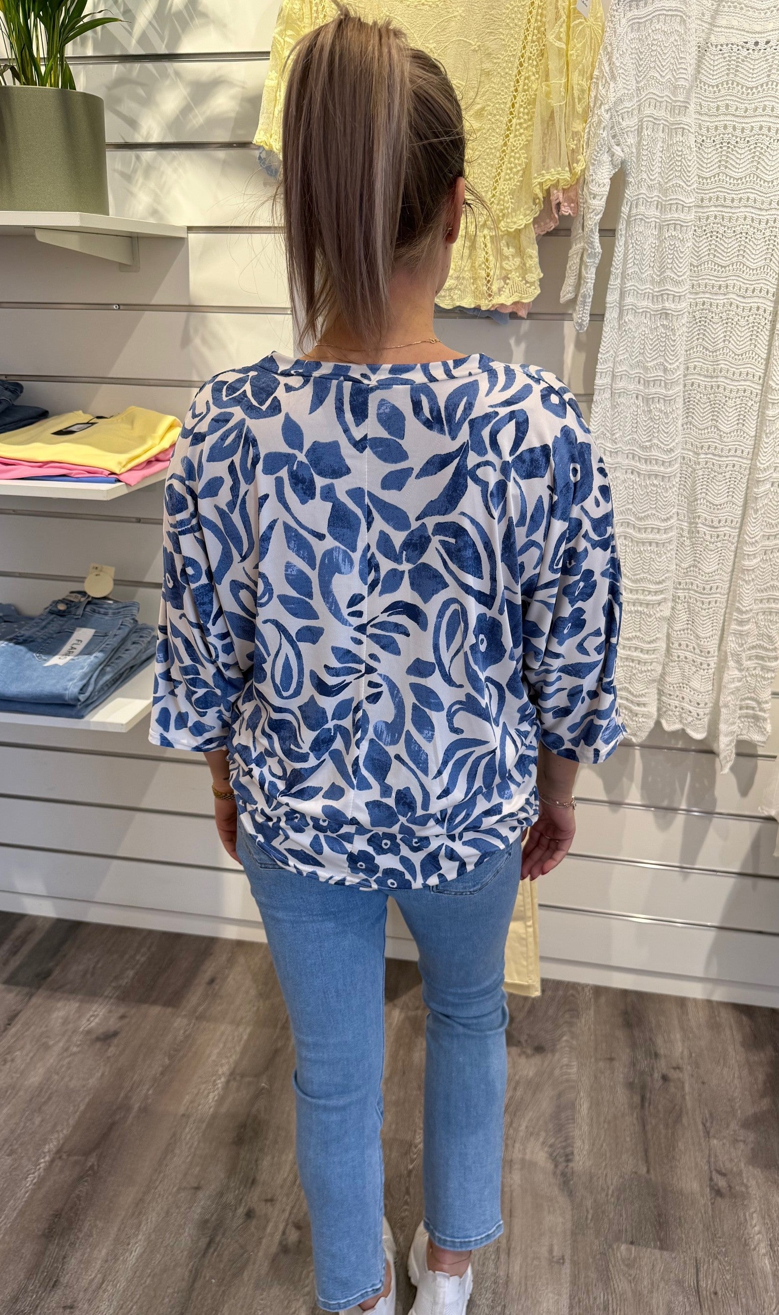 Karin-  Topp med dragkedja - Ljusblå