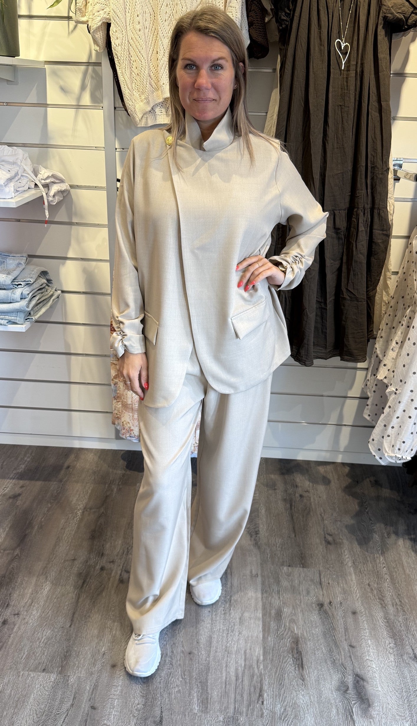Kavaj med knapp Beige
