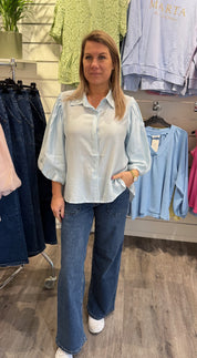 Kerstin - Blus med ballongarm - Ljusblå