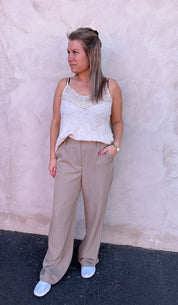 Gela - Kostymbyxa - Randig - Beige- Nyhet