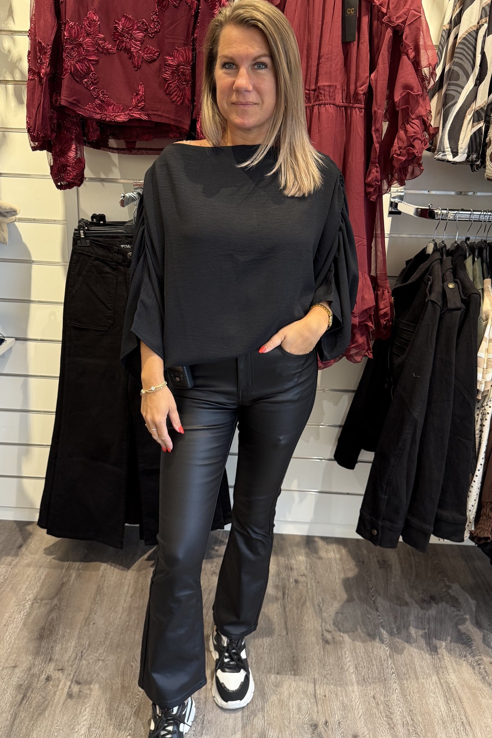 kyliesvart_b801068d-b2f5-464c-9a59-fc2dc92f4df1.jpg