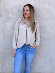Lexi - Topp med krås  -Beige- Nyhet