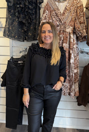 Lexi Topp med krås Svart