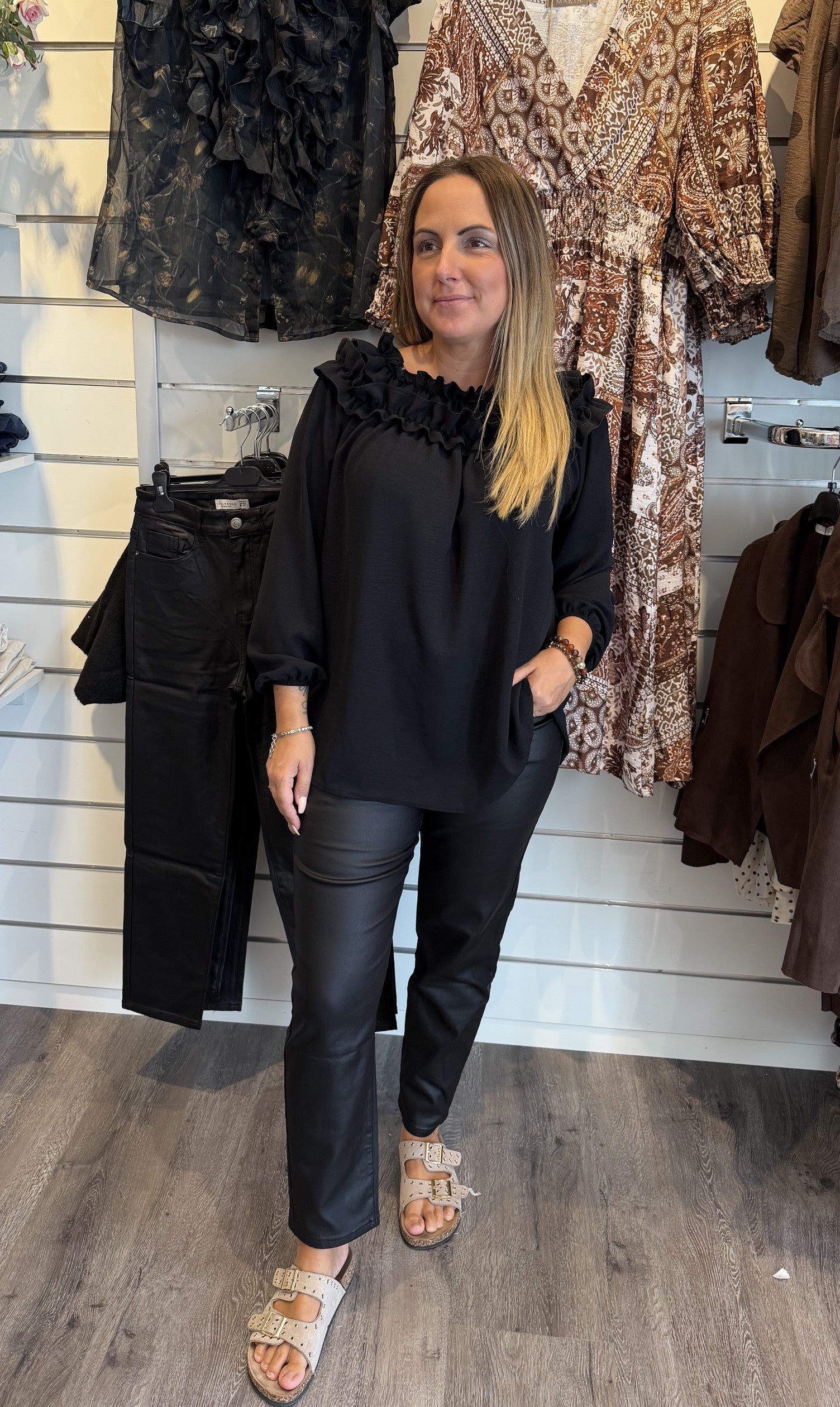 Lexi Topp med krås Svart
