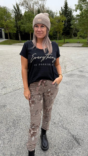 Lillian - T-shirt - Svart-  Nyhet