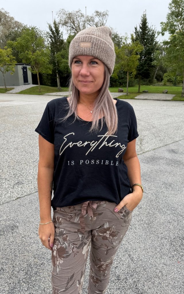 Lillian - T-shirt - Svart-  Nyhet