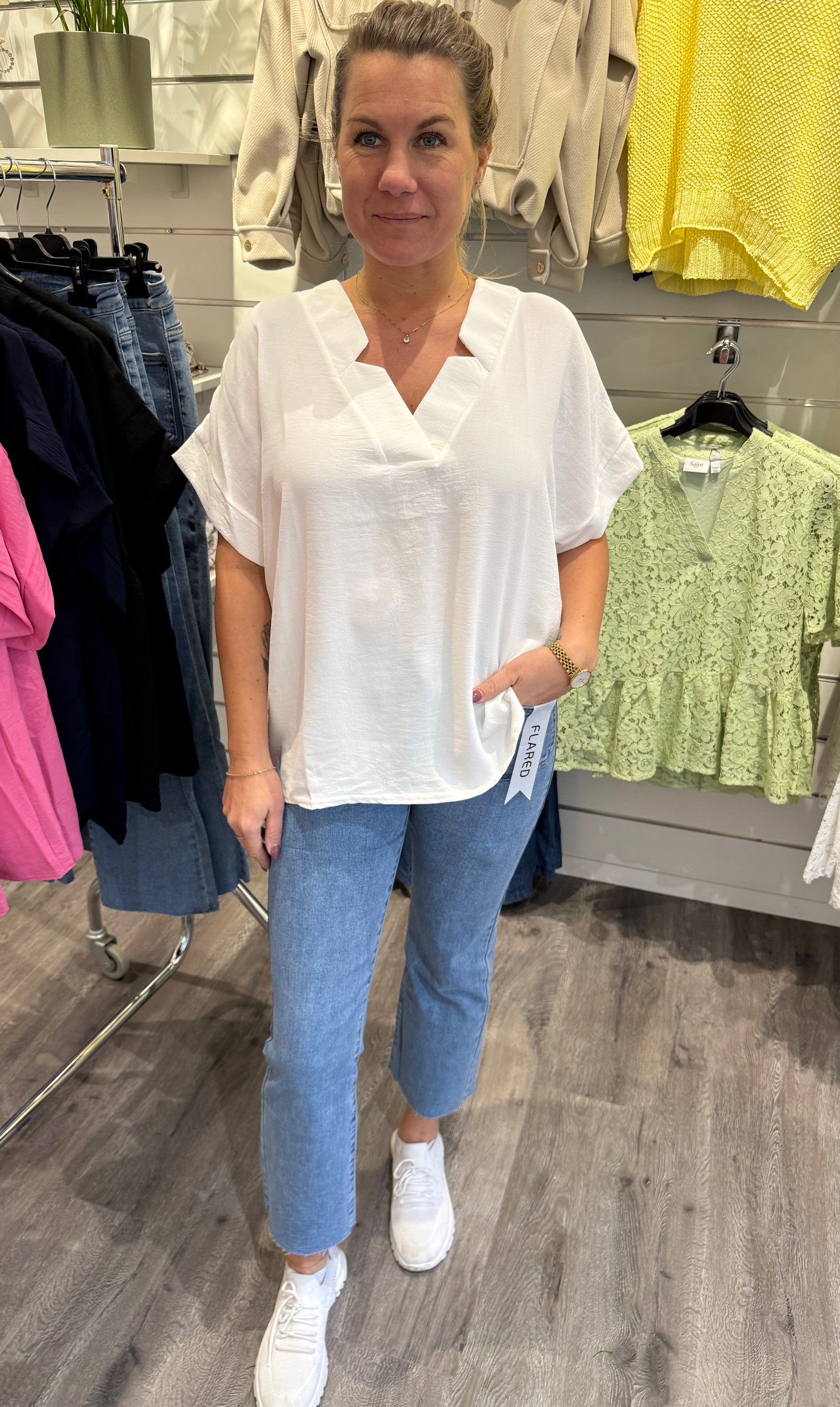 Lilly - V-ringad topp - Vit