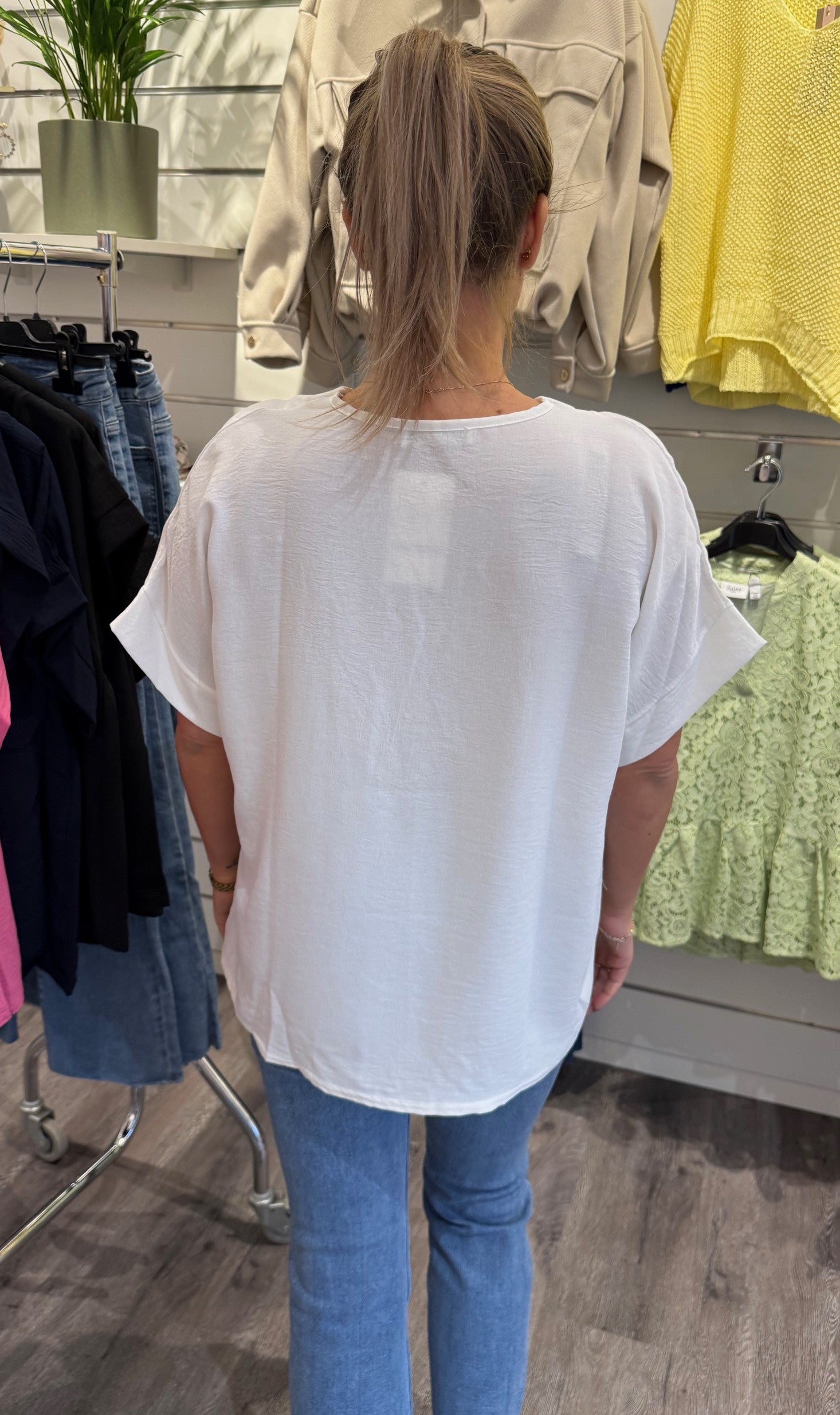Lilly - V-ringad topp - Vit