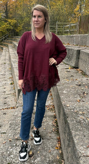 Linnea- Tröja med spets- Bordo  Nyhet