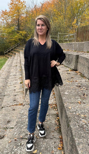 Linnea- Tröja med spets- Svart- Nyhet