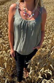 Ellen - Satinlinne - Blommor - Khaki - Nyhet