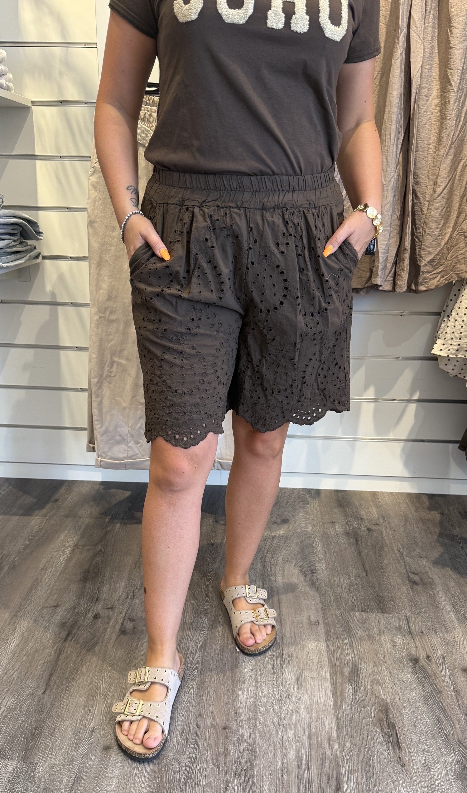 Liselotte shorts choco FÖRBOKA