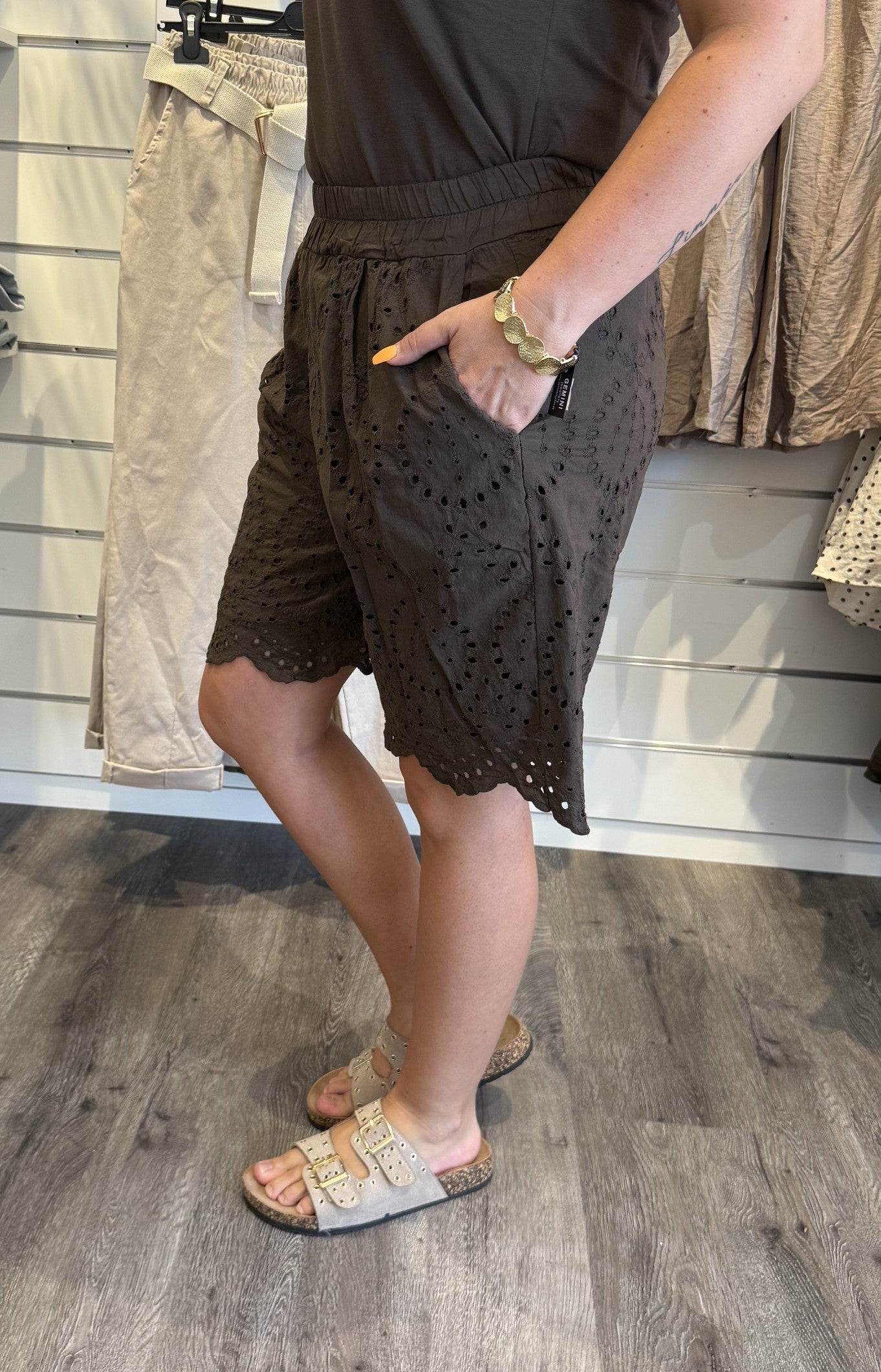 Liselotte shorts choco FÖRBOKA