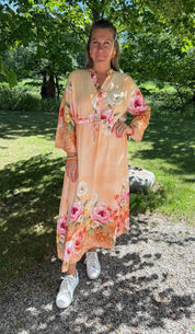Livia maxiklänning blommig orange