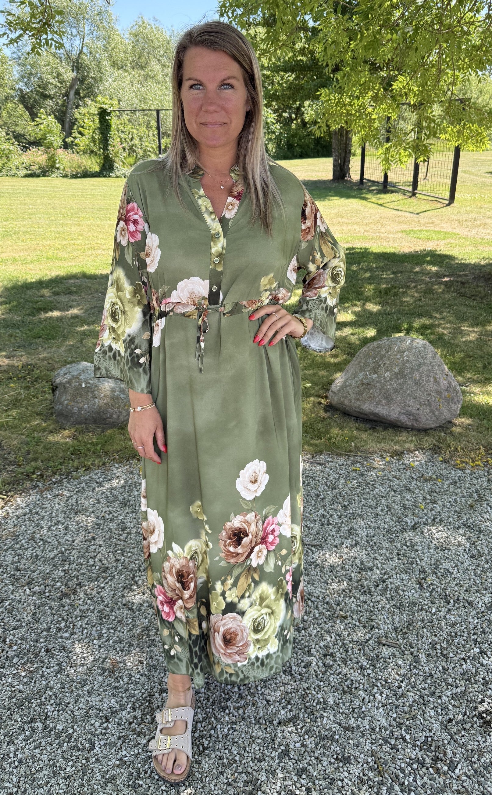 Livia maxiklänning blommig Khaki