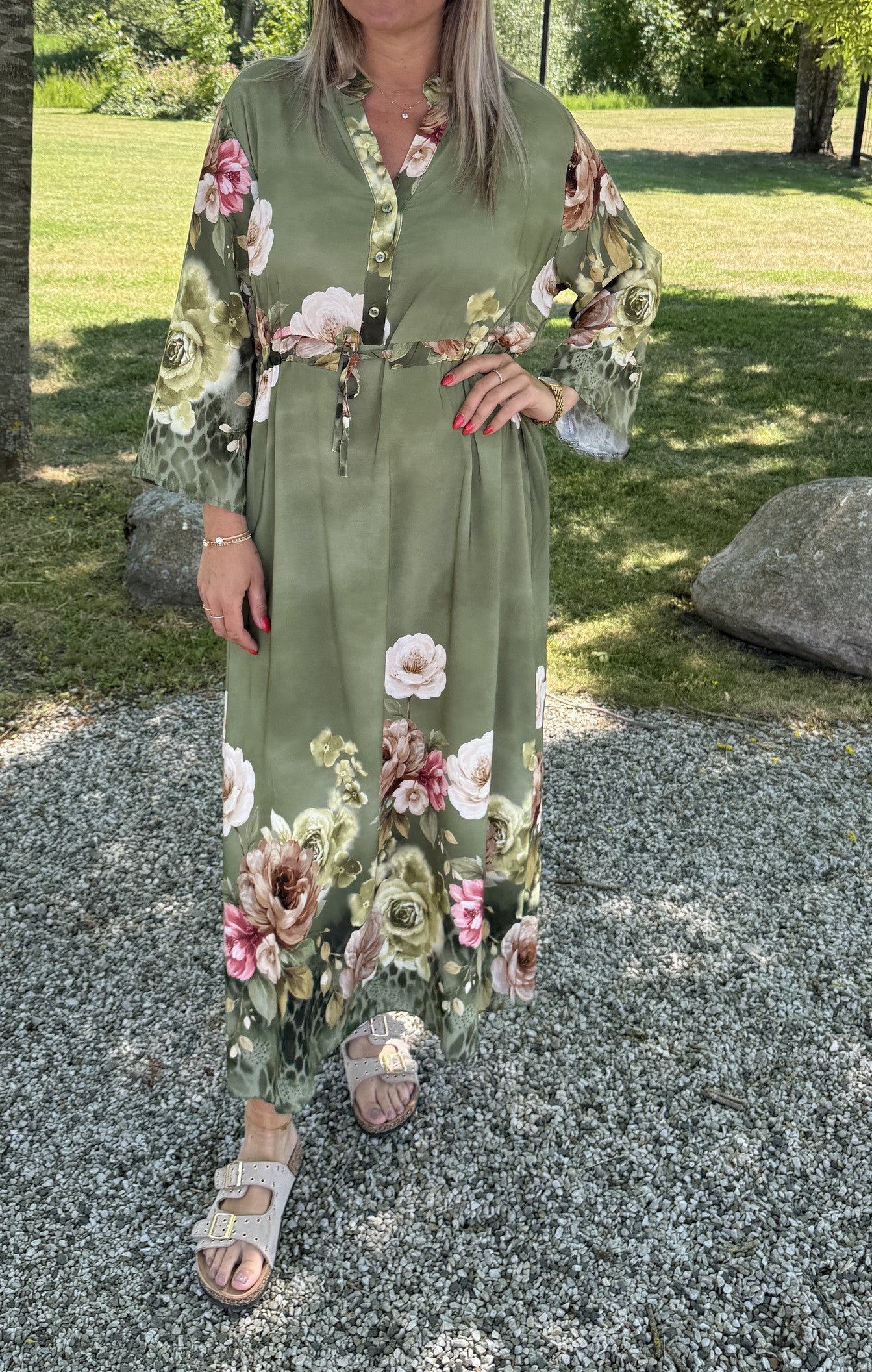 Livia maxiklänning blommig Khaki