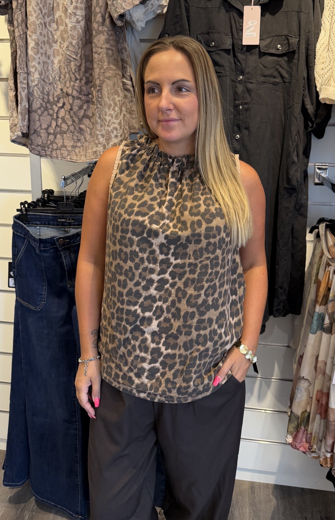 Lucina Topp Leopard Camello