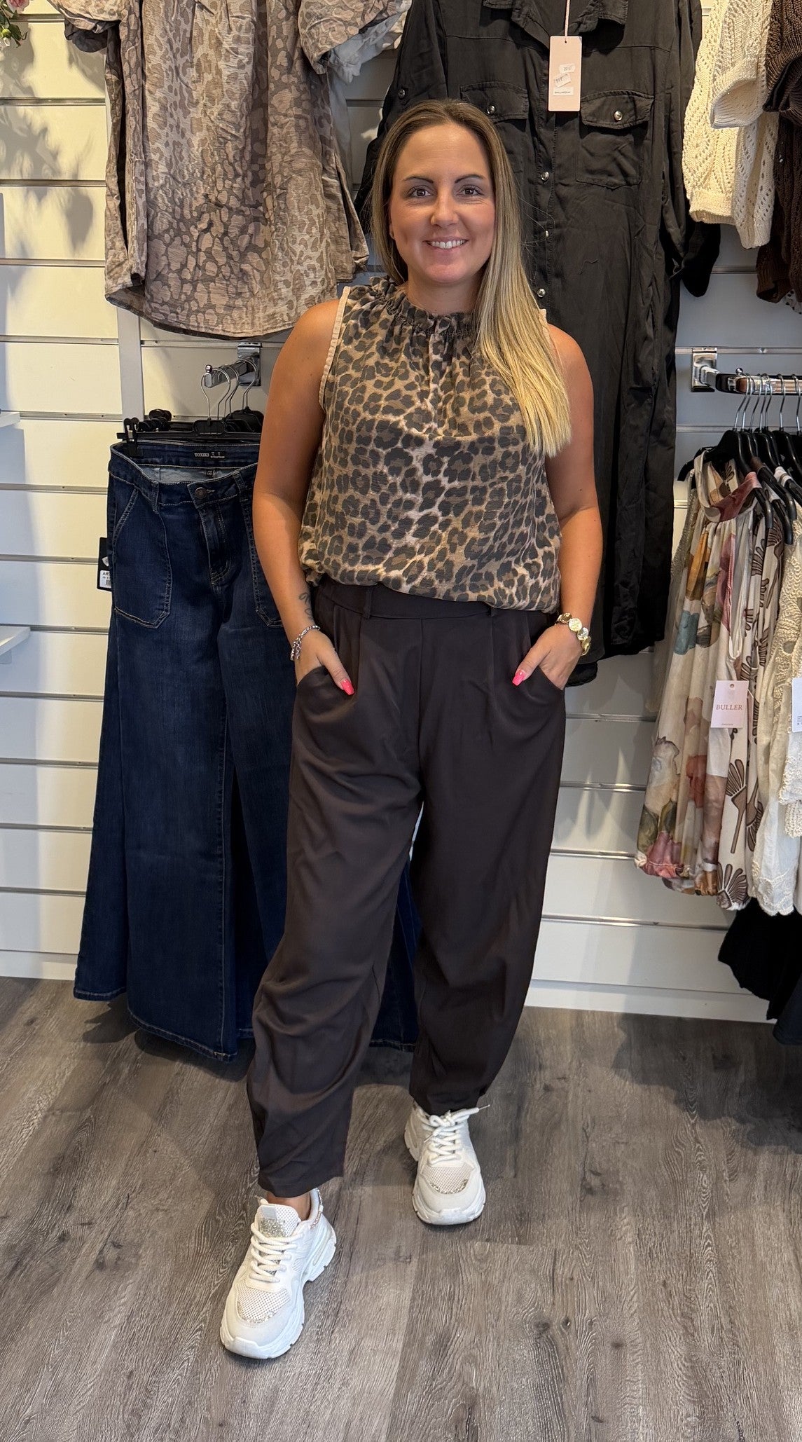 Lucina Topp Leopard Camello