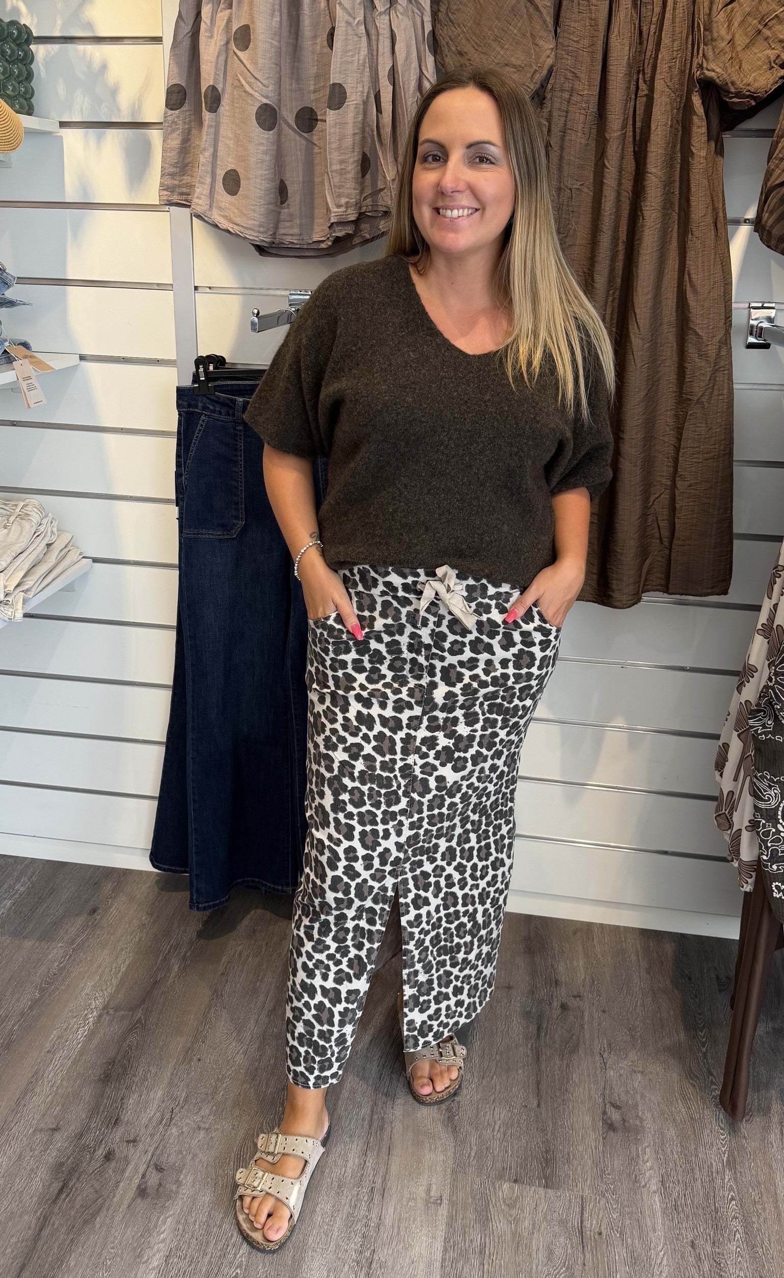 Madde Kjol med knyt Leopard Taupe