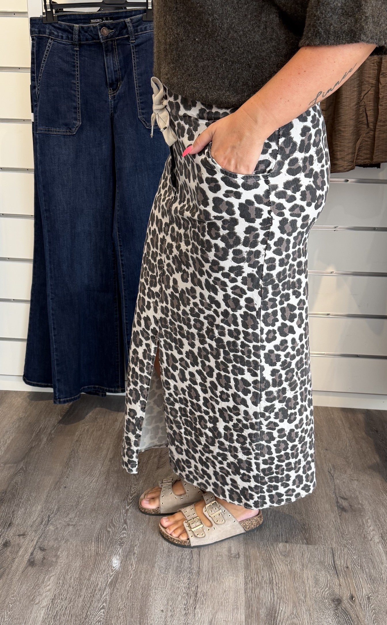 Madde Kjol med knyt Leopard Taupe