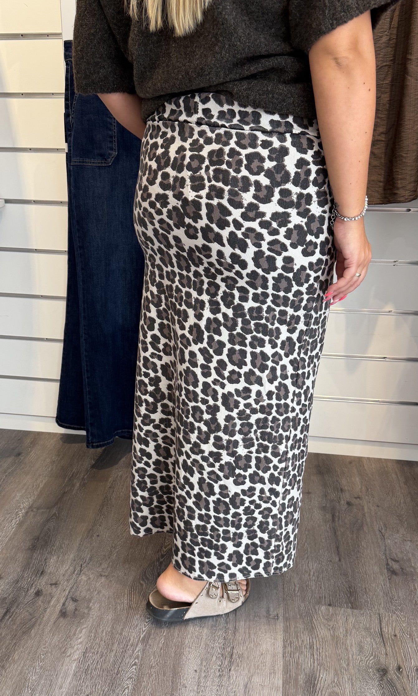 Madde Kjol med knyt Leopard Taupe