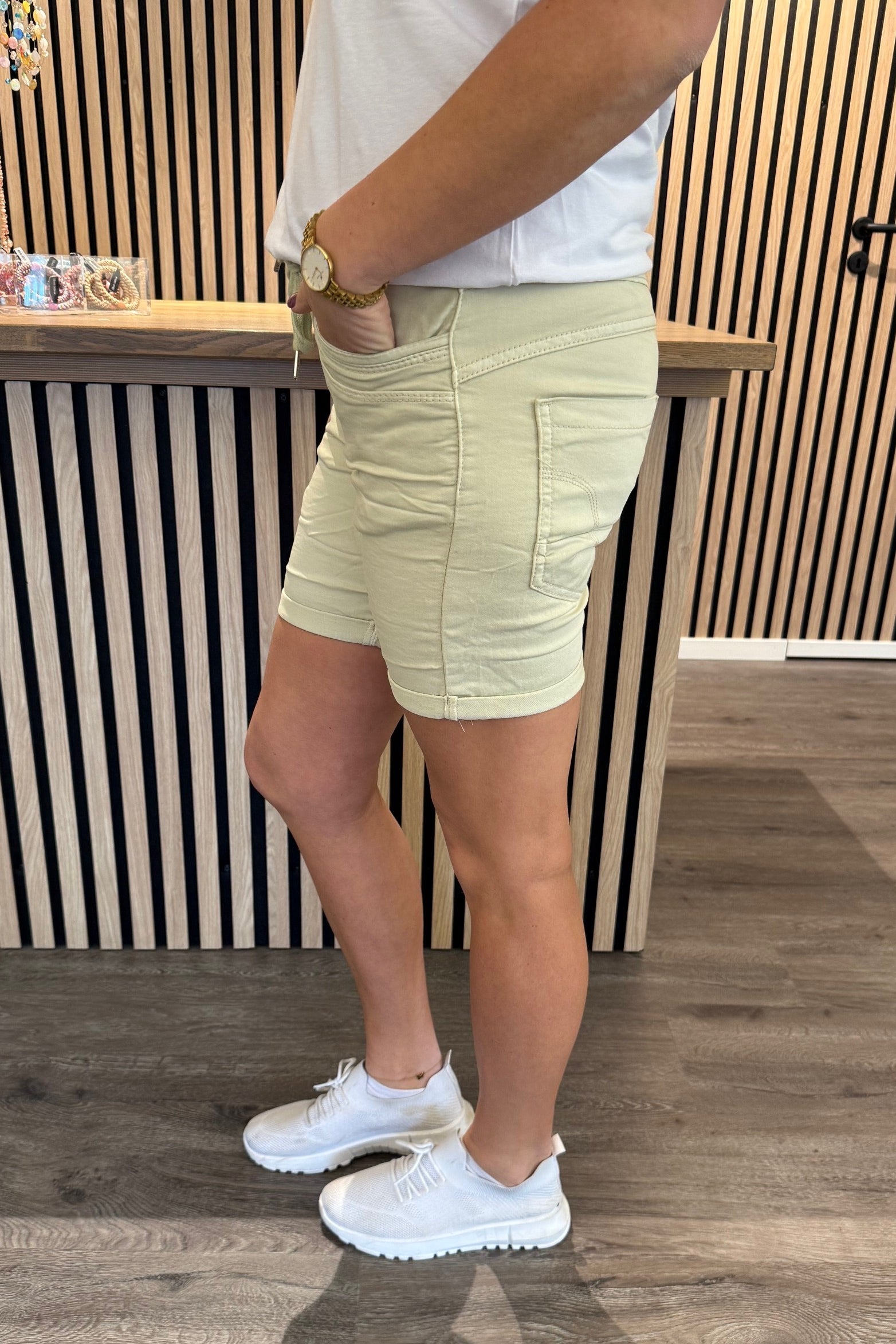 magdabeige3.jpg