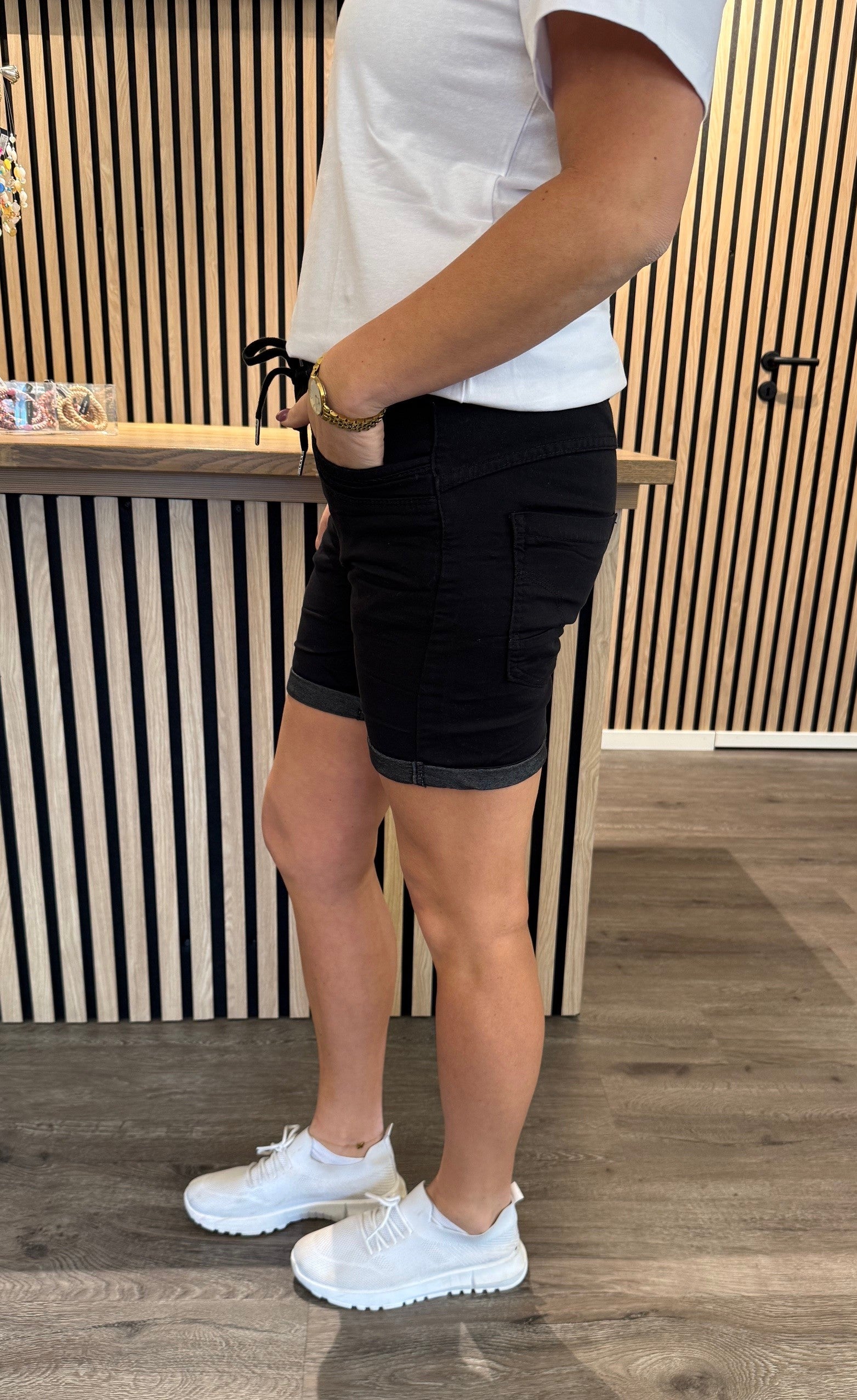 Magda - Shorts med Knyt - Svart