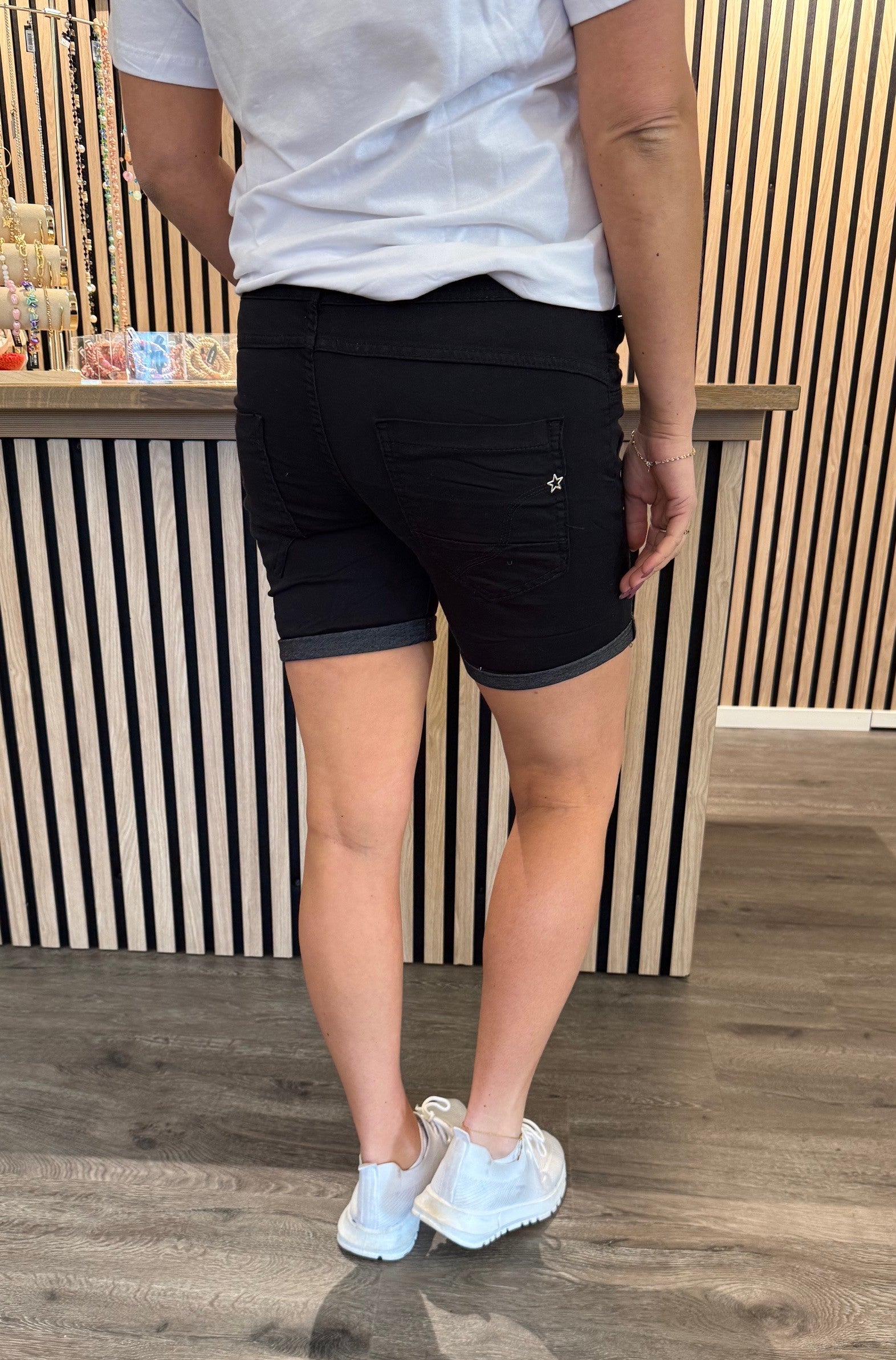 Magda - Shorts med Knyt - Svart