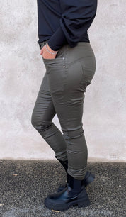 Matilda - Vaxade byxor  Knappmix  Khaki