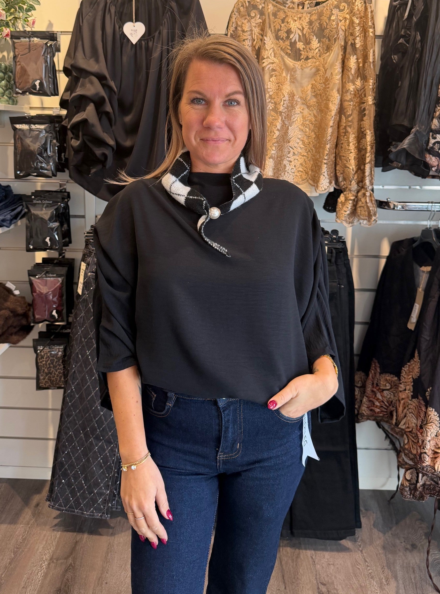 Stickad scarf Argyle med pärla Svart