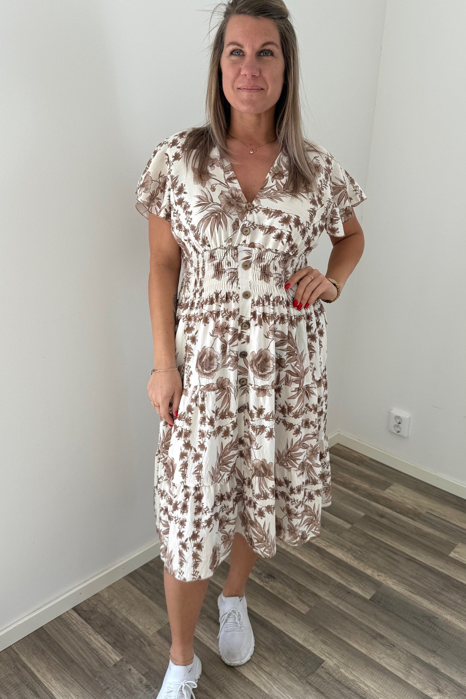 mindytaupe1_b60c2d1e-4a91-4516-8db2-309bd25a45a6.jpg