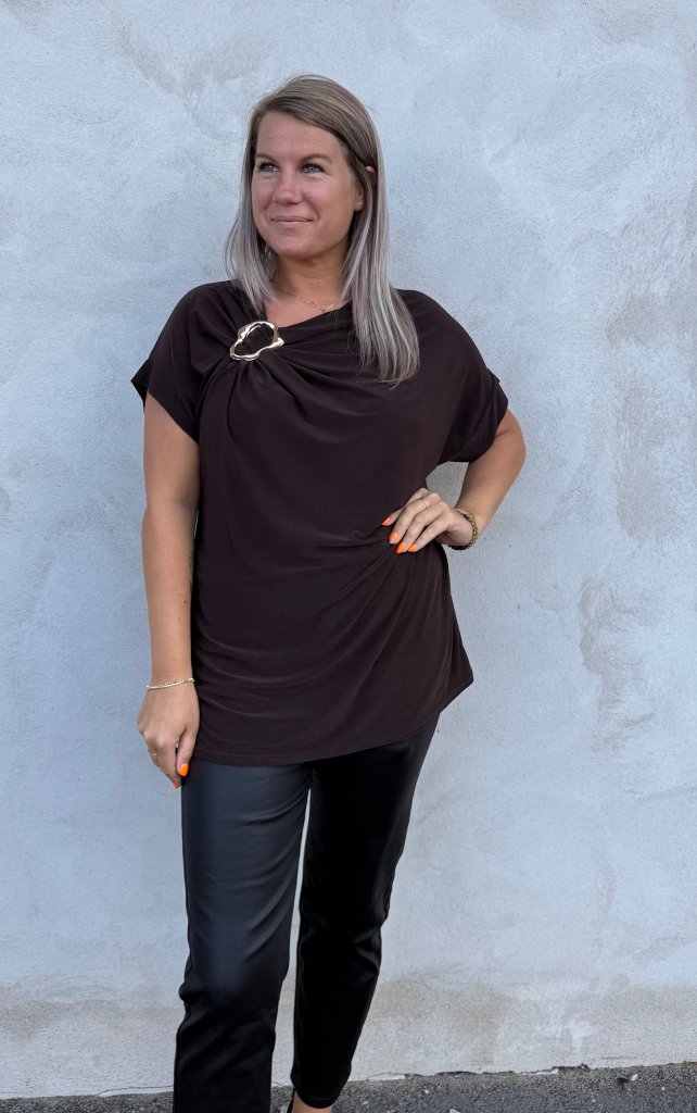 Mirelle - Topp med spänne - Choco - Nyhet