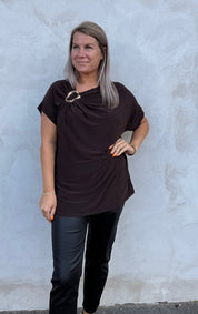 Mirelle - Topp med spänne - Choco - Nyhet