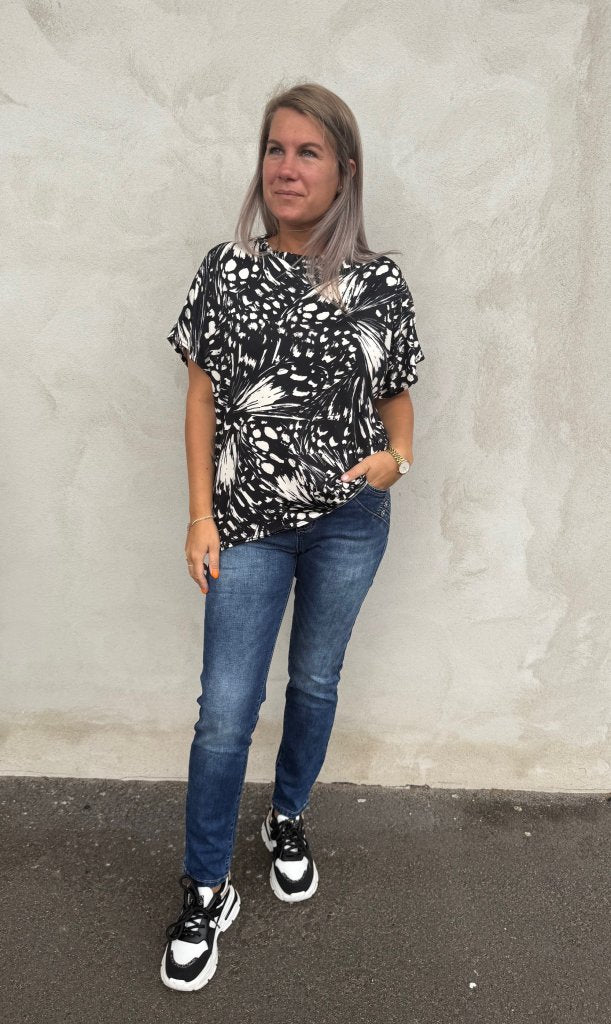 Leah- Topp - Mönster - Beige/Svart - Nyhet