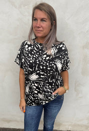 Leah- Topp - Mönster - Beige/Svart - Nyhet