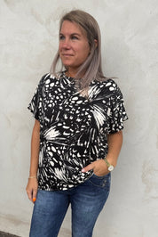Leah- Topp - Mönster - Beige/Svart - Nyhet