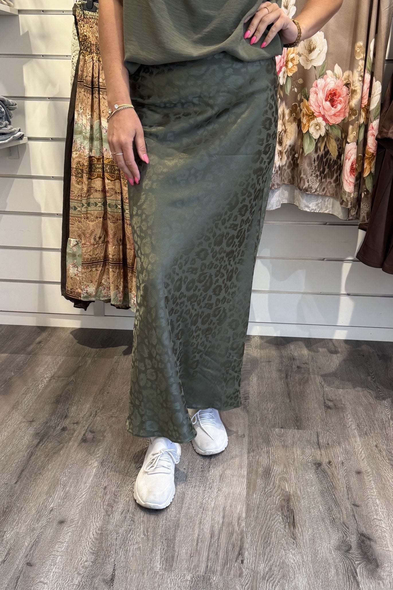 nellykhaki12.jpg