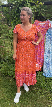 Nelly- Klänning - Blommor- Orange- Nyhet