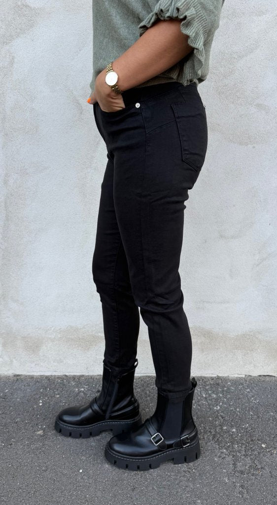 Olivia - Jeans - JW747 - Svart - Nyhet