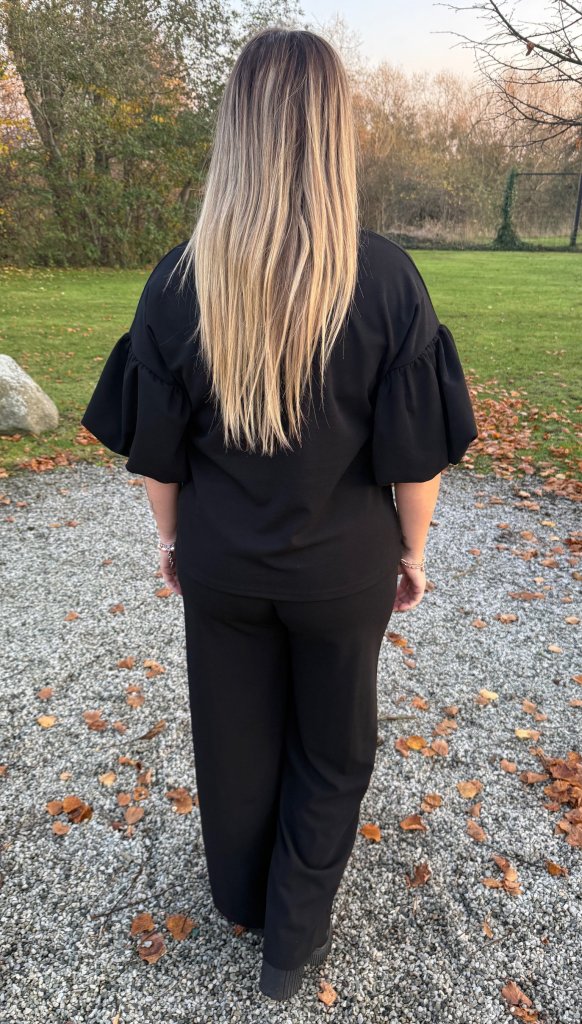 Olivia- Topp med puffarm - Svart - Nyhet