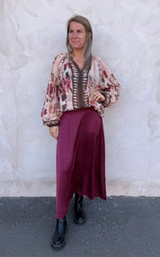 Olivia - Satinkjol - Bordo - Nyhet