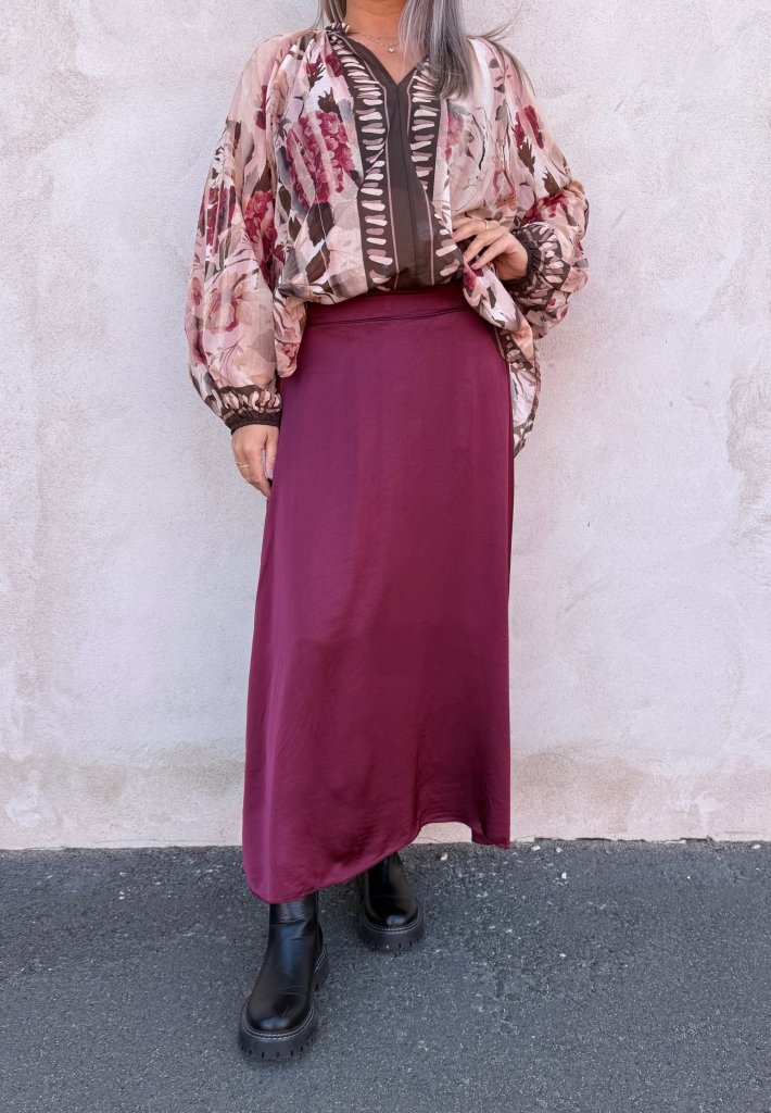 Olivia - Satinkjol - Bordo - Nyhet