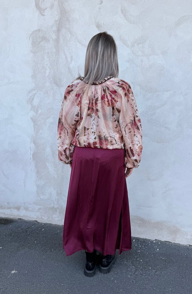 Olivia - Satinkjol - Bordo - Nyhet