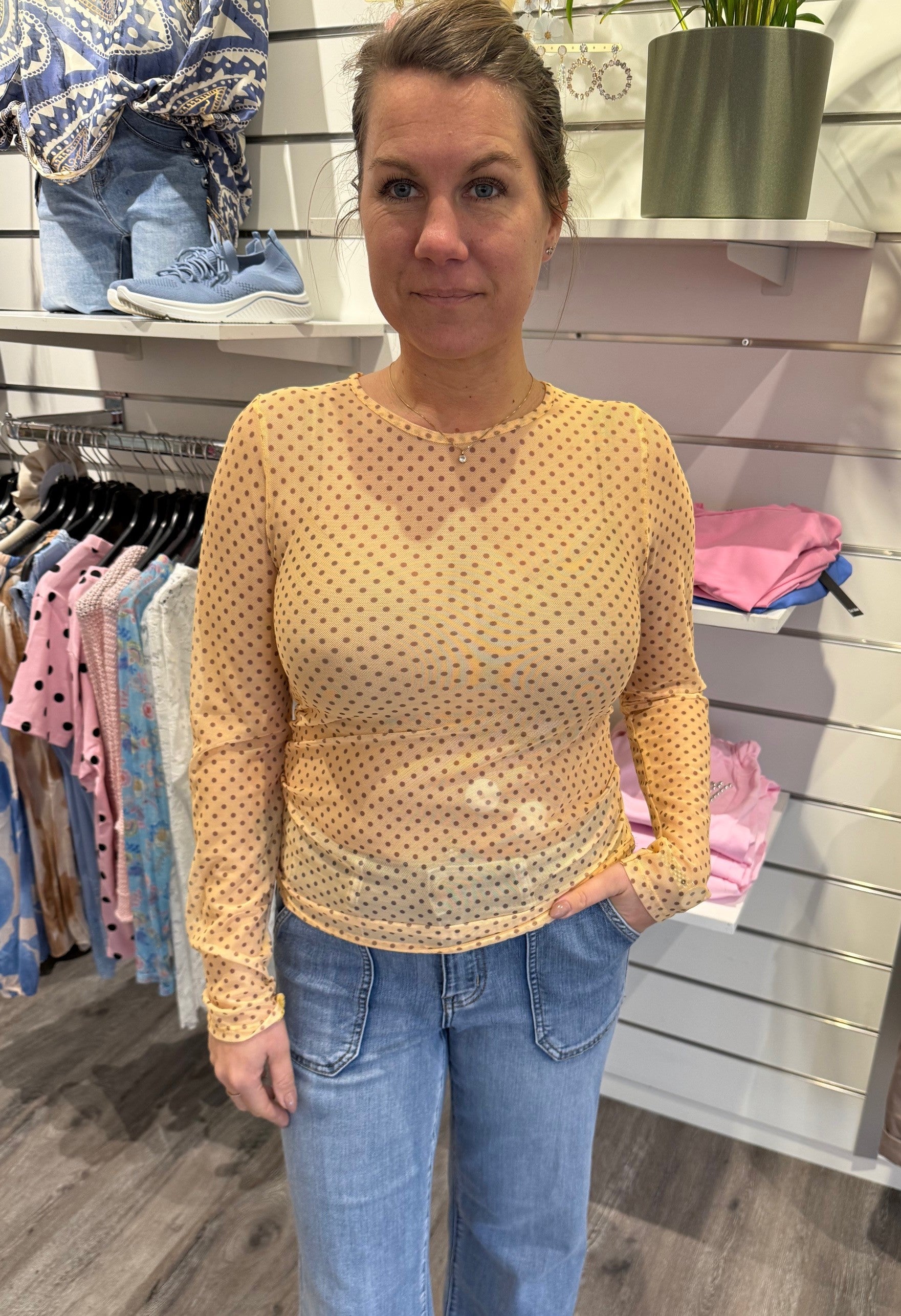 Pernilla - Meshtopp   Prickar Gul